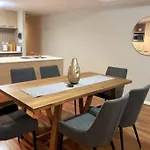Bannister Apartment In Vibrant Central Fremantle