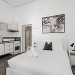 Stroll To Fremantle\'S Core Studio Apartment
