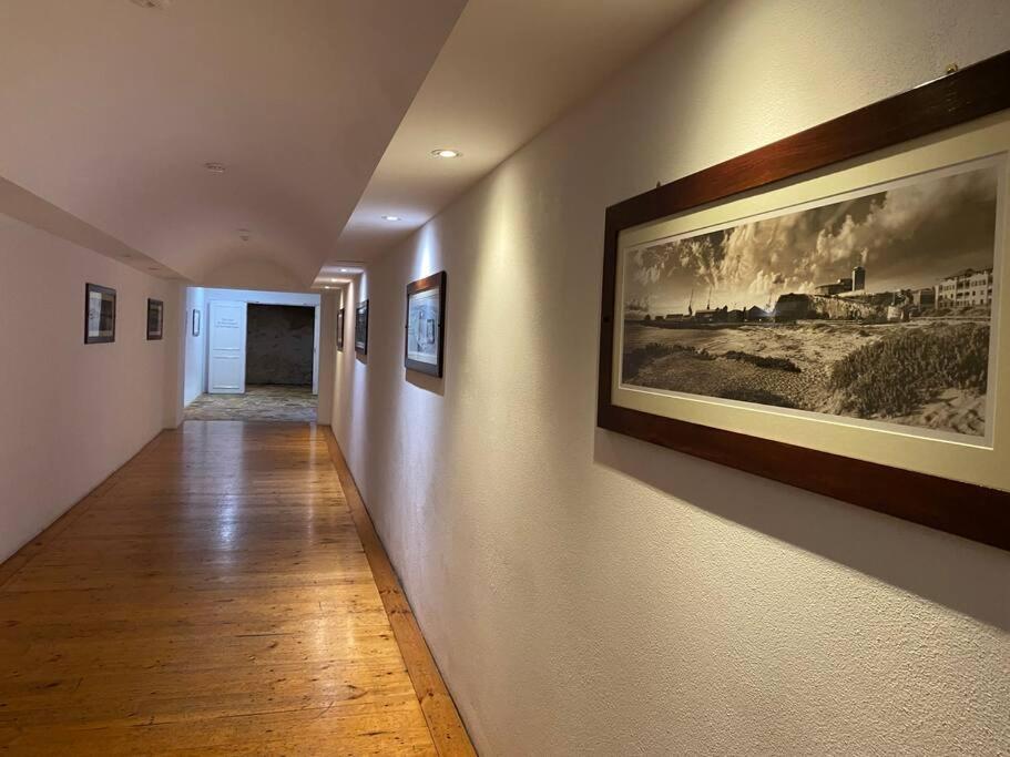 Bannister In Vibrant Apartamento