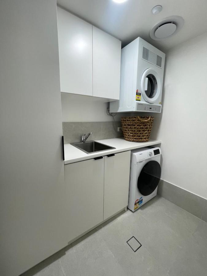 Apartment Heart Of Fremantle: Chic 2-bed In Prime Location *
