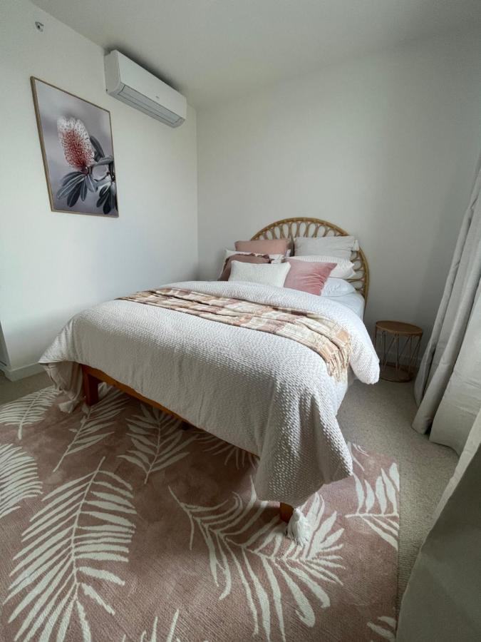 Apartment Heart Of Fremantle: Chic 2-bed In Prime Location *