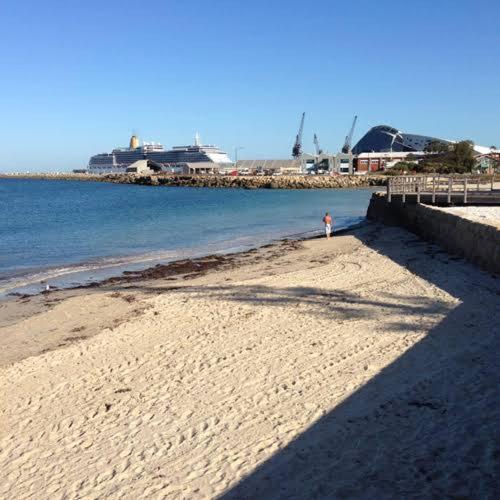 Heart Of Fremantle: Chic 2-bed In Prime Location Apartment *