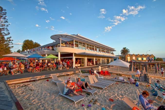 Heart Of Fremantle: Chic 2-bed In Prime Location Apartment