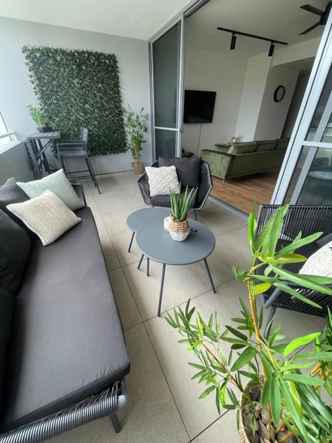 Heart Of Fremantle: Chic 2-bed In Prime Location