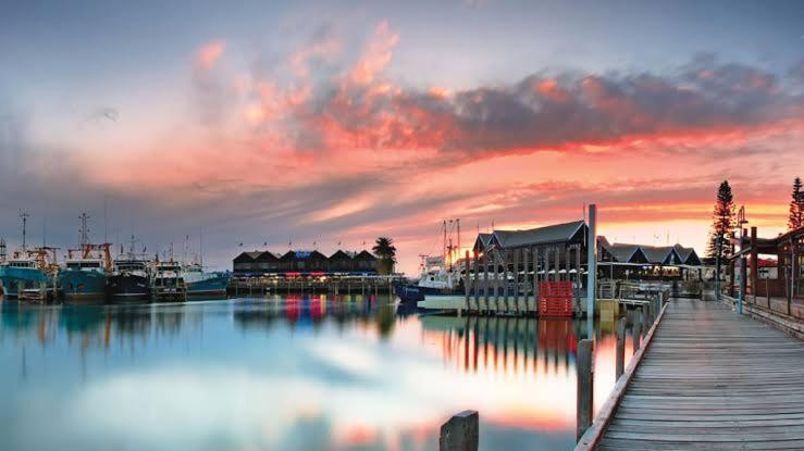Heart Of Fremantle: Chic 2-bed In Prime Location Apartment *
