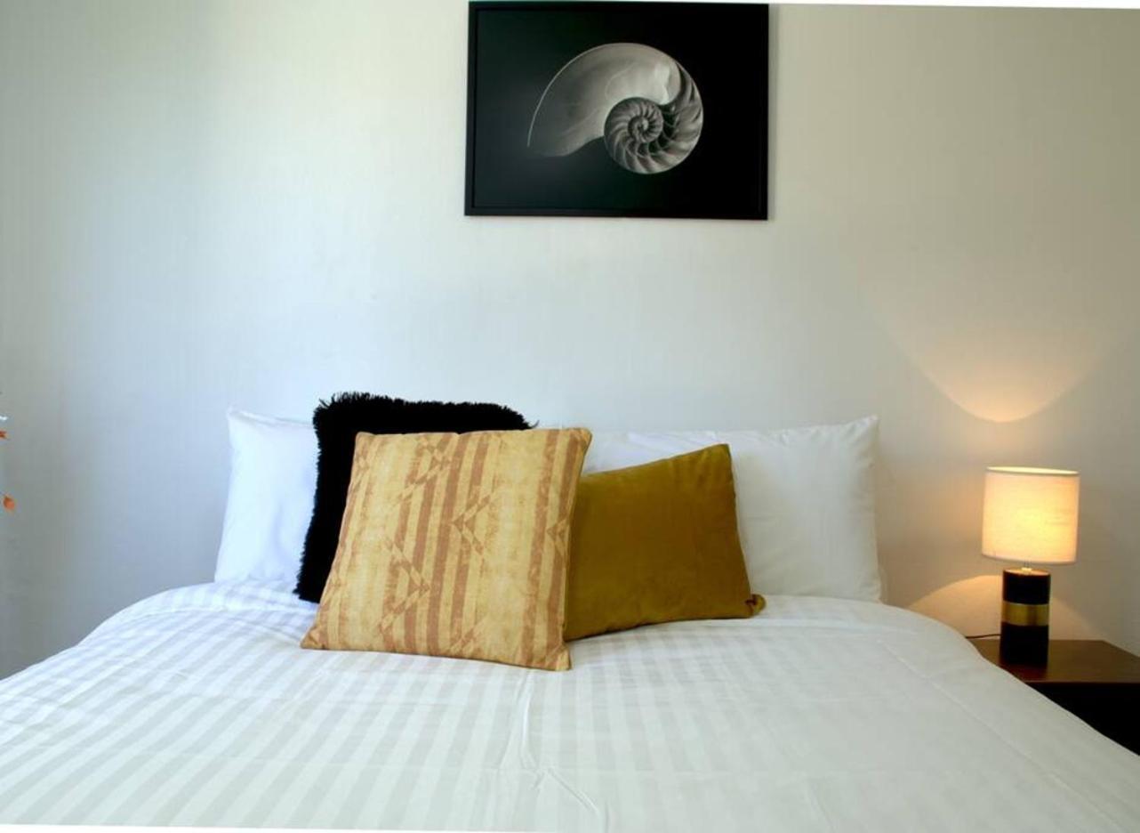 Magical Mcatee W Pool And King Bed Apartment Fremantle