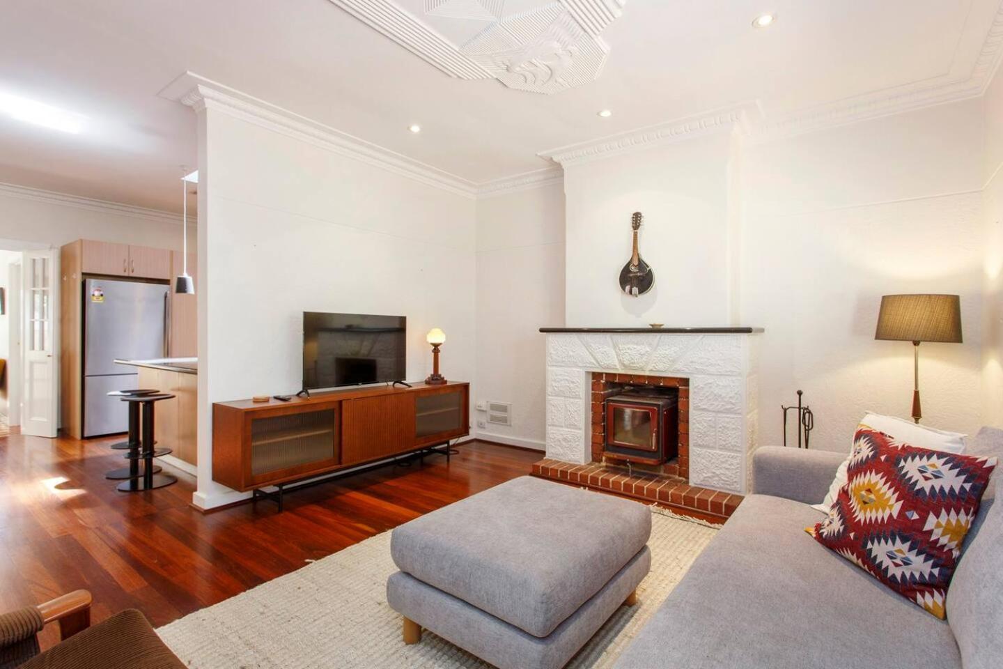 Directors Fabulous Local & Peaceful Holiday home