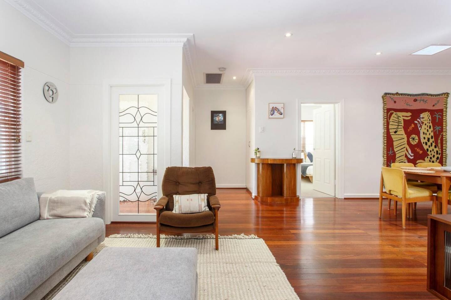 Directors Fabulous Local & Peaceful Holiday home *