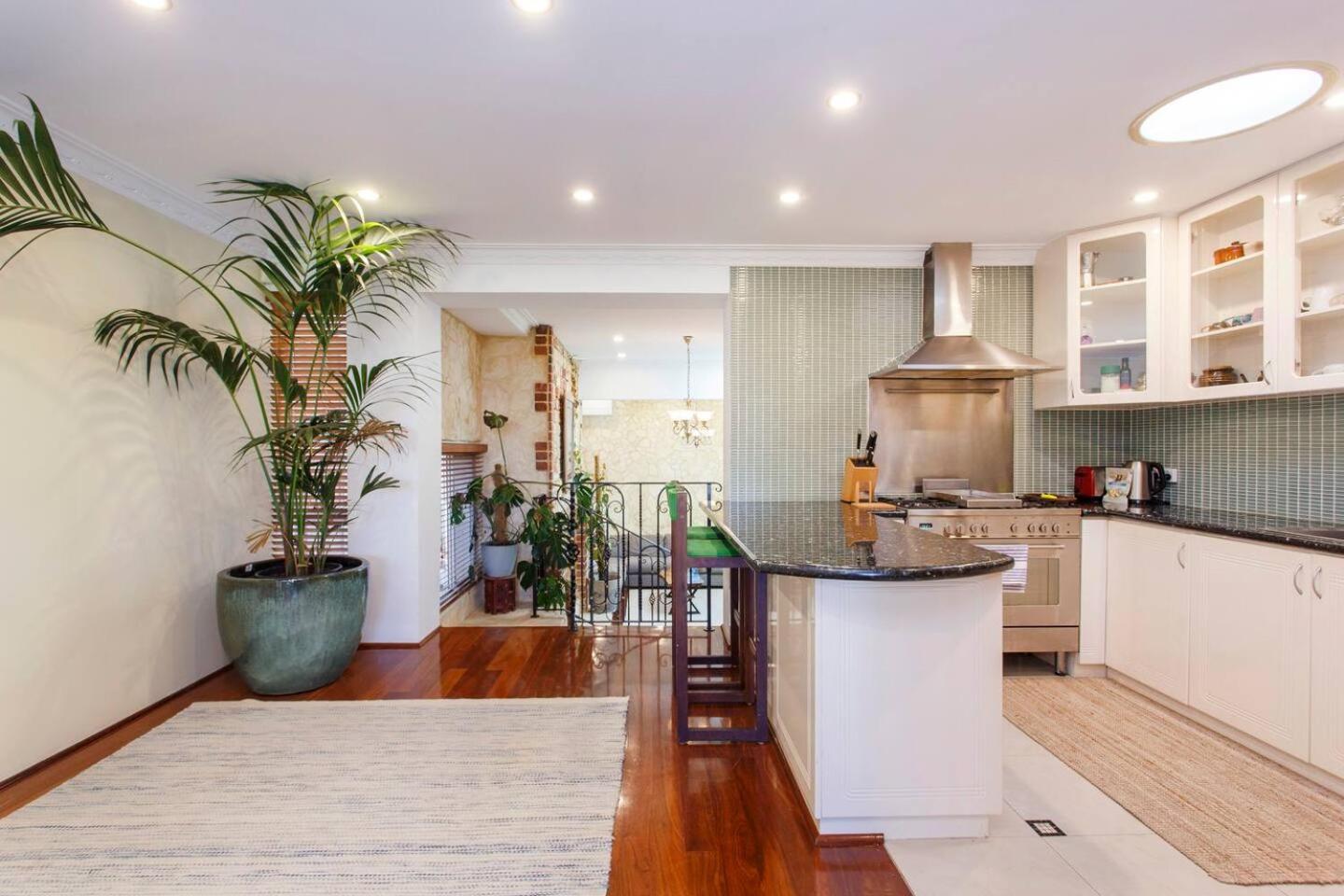 Classic Heritage Townhouse Freo Holiday home *