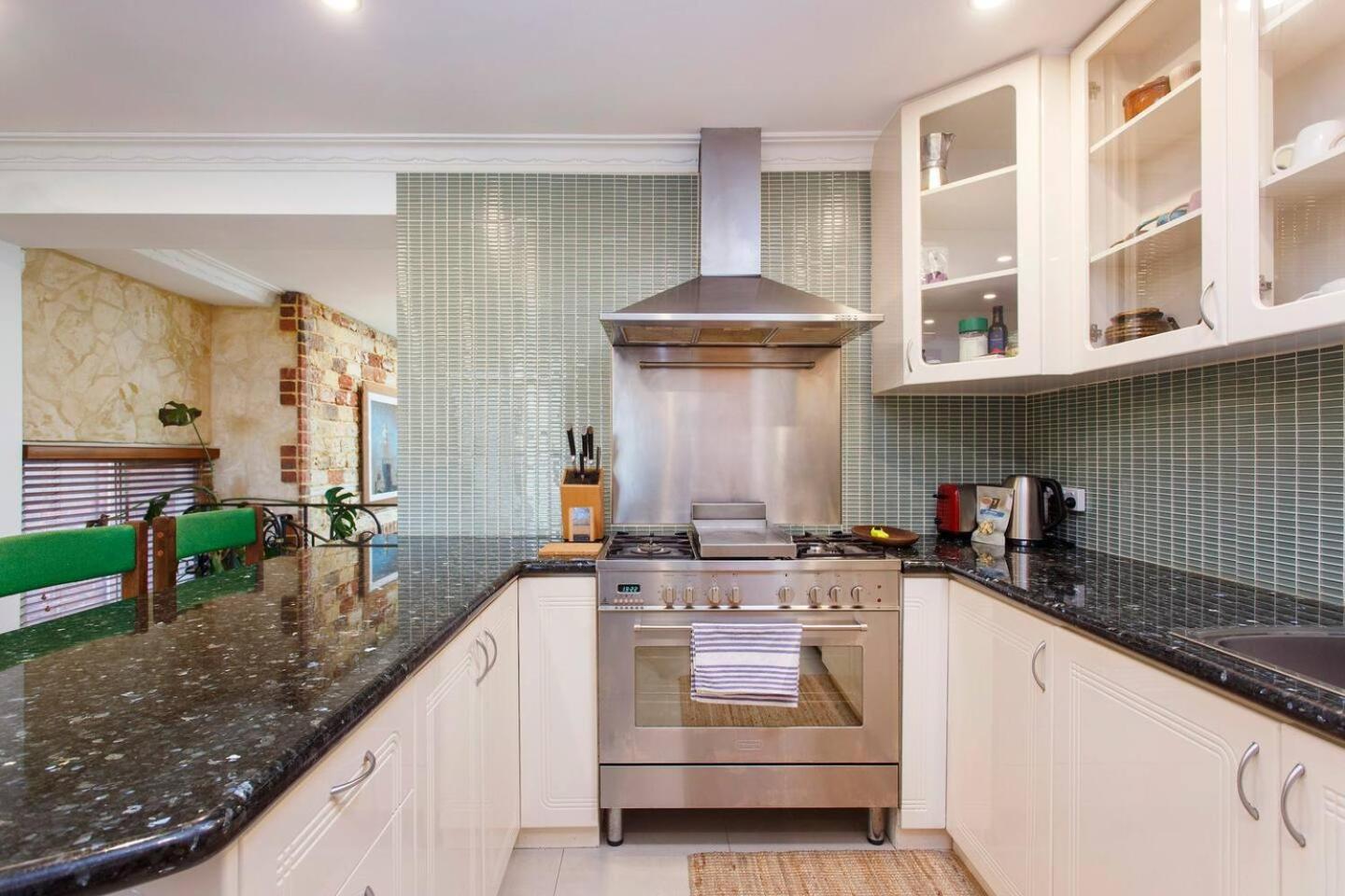 Classic Heritage Townhouse Freo