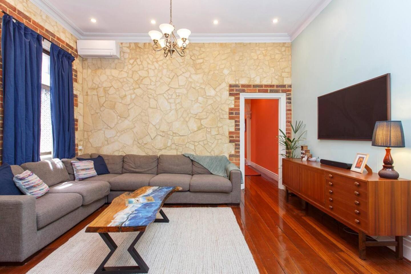 Classic Heritage Townhouse Freo Holiday home *