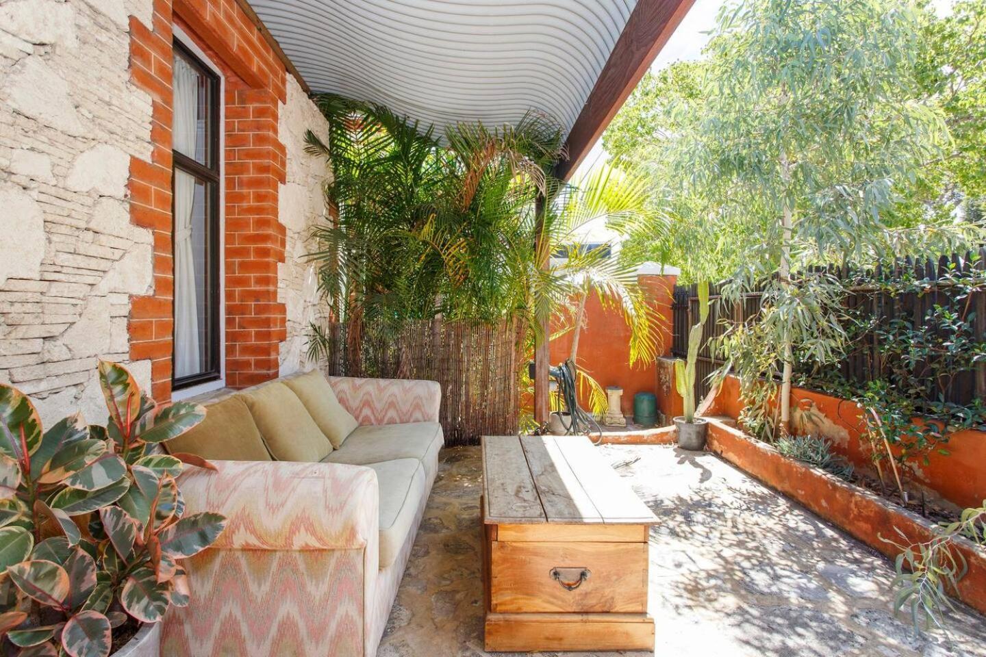 Classic Heritage Townhouse Freo