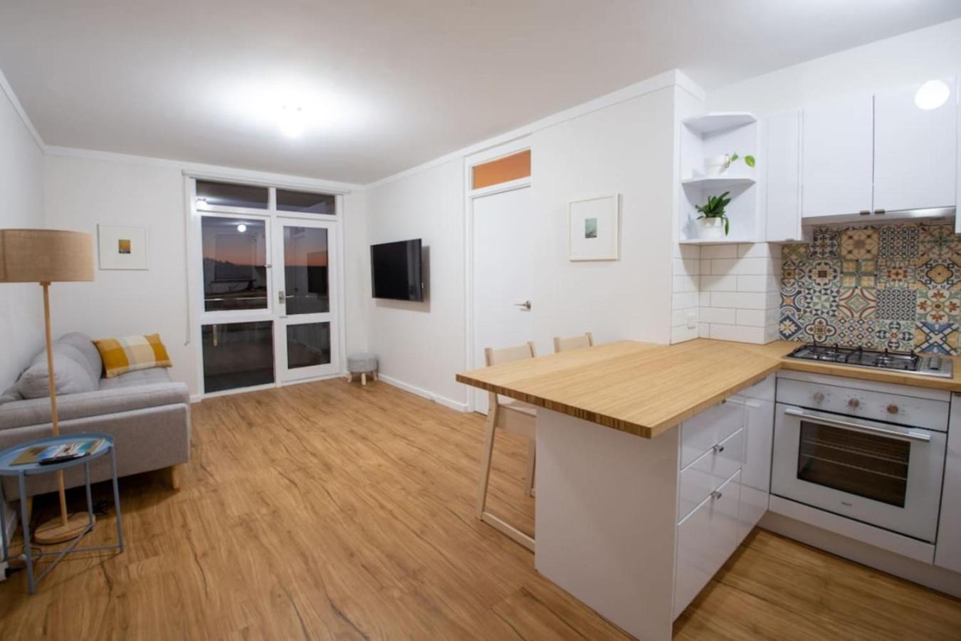 Apartment Lifestyle Walk To Markets, Cafe, Bars *