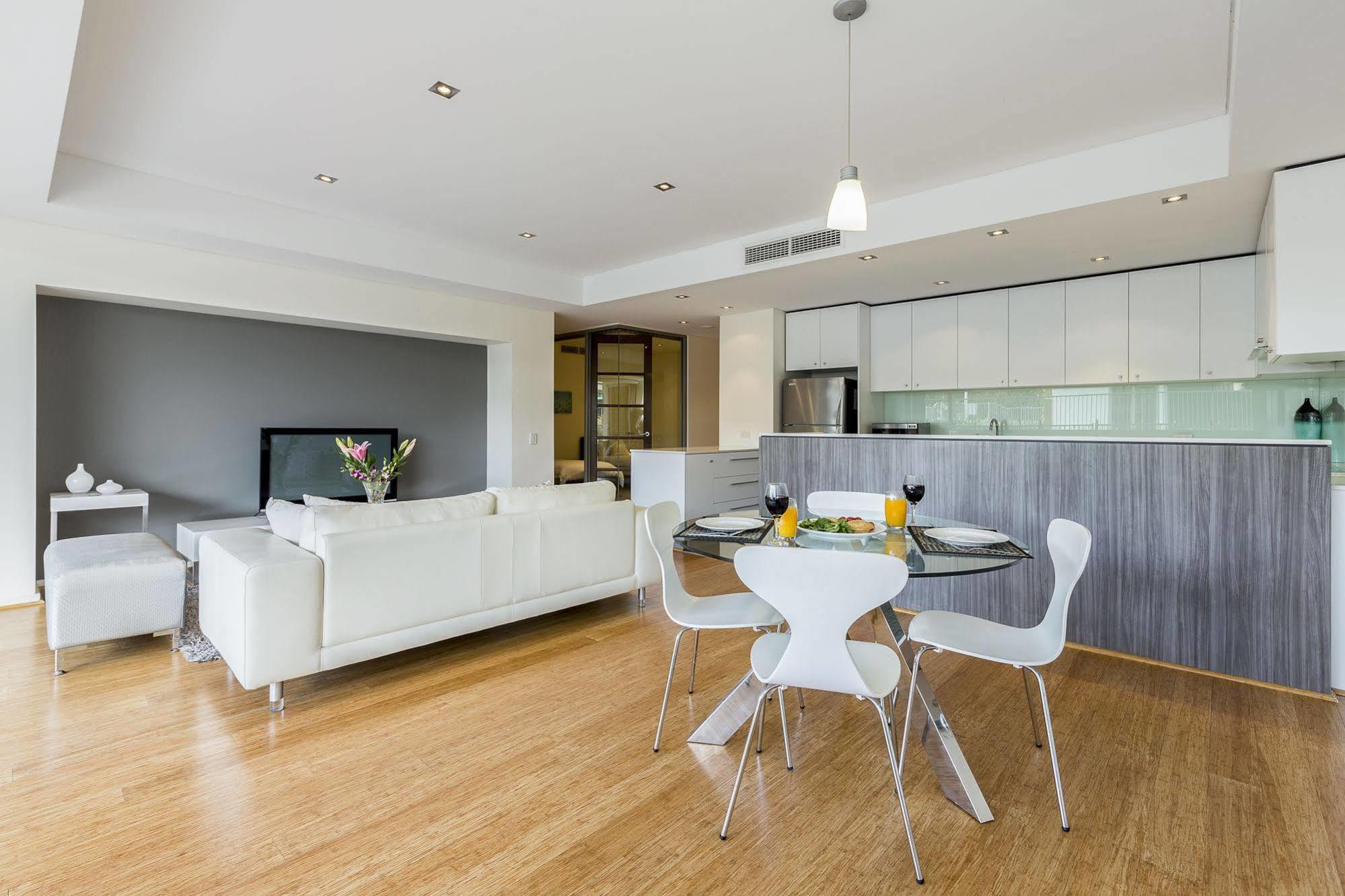 Aparthotel Gallery Suites 4*