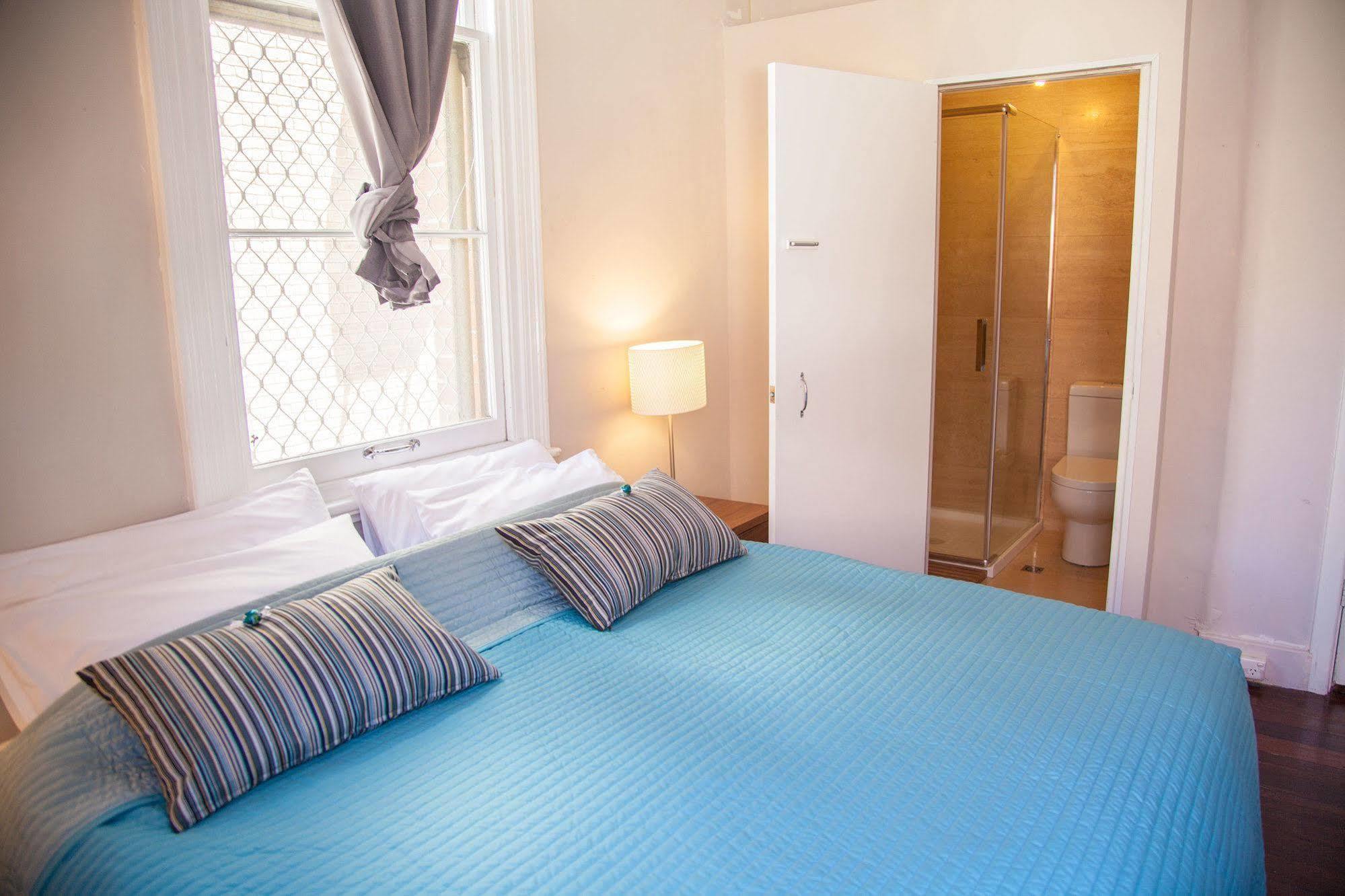 Fremantle Hostel *