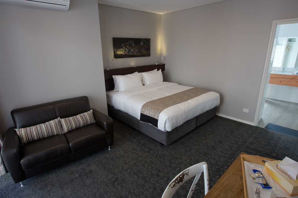 Boutique - Maand Up Fremantle
